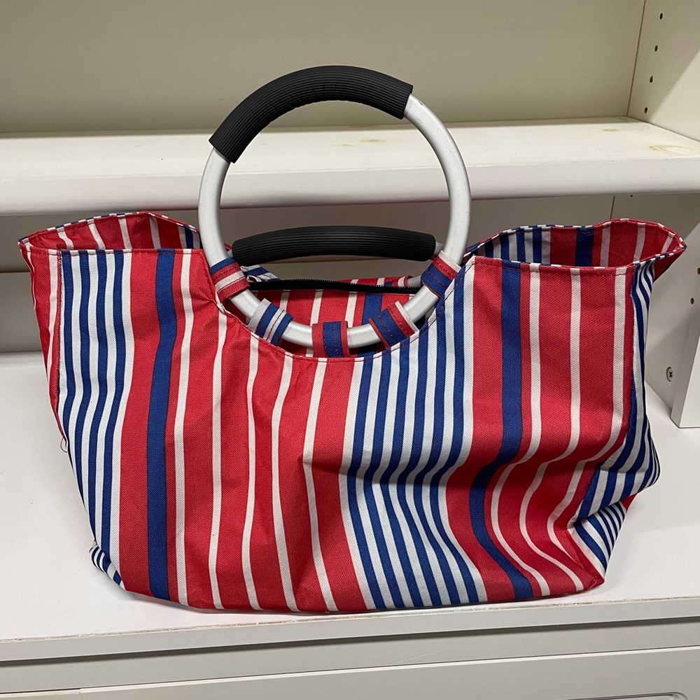 Red, white and blue tote with one slip pocket on the end